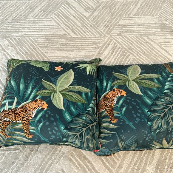 Leopard 🐆 green Madison decorative pillows set of 2 - Picture 6 of 6